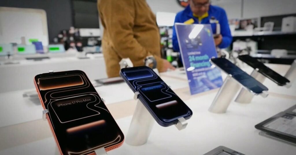 cbsn fusion apple unveils program to allow consumers to lease devices thumbnail