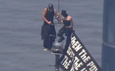 cbsn fusion couple who scaled empire state building facing multiple criminal charges thumbnail