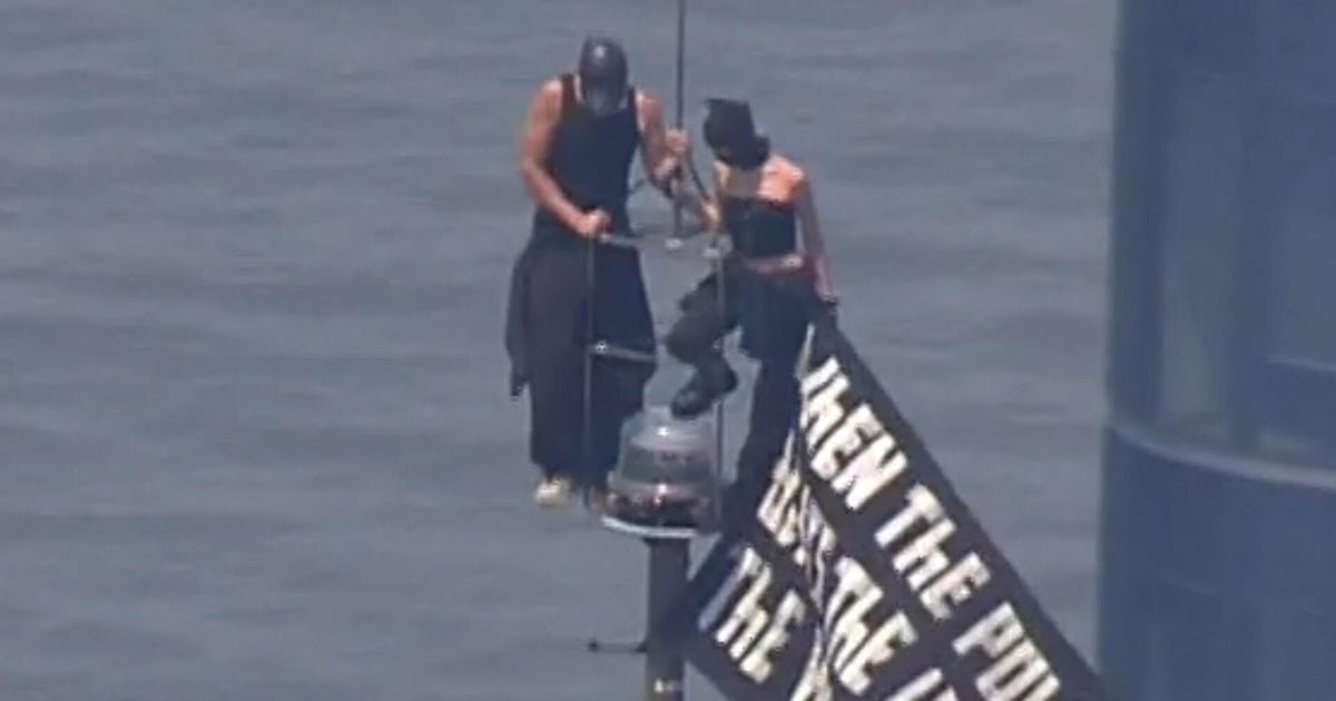 cbsn fusion couple who scaled empire state building facing multiple criminal charges thumbnail