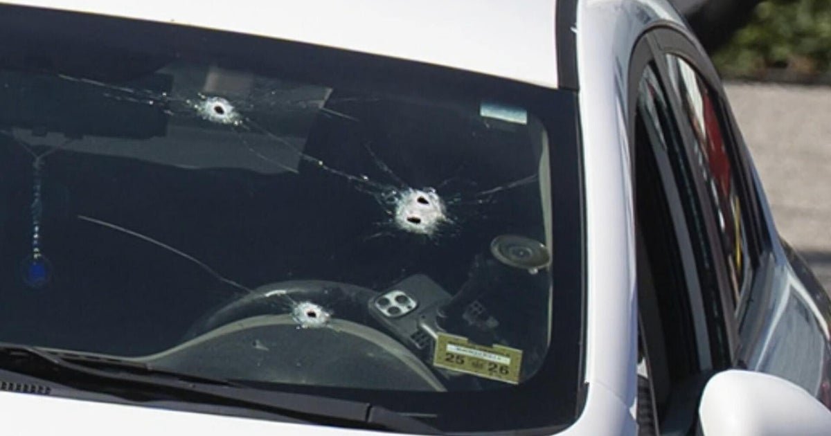 cbsn fusion federal officials suspend most vehicle stops during ice operations ter deadly shootings thumbnail