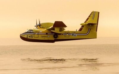 cbsn fusion the rare super scooper planes battling wildfires thumbnail