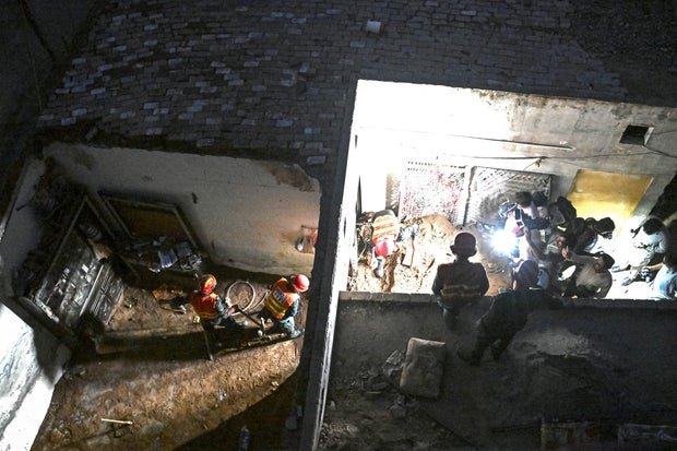 pakistan roof collapse 2283496025