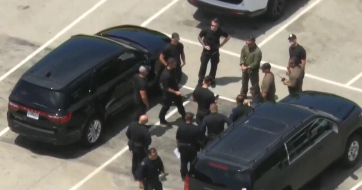 cbsn fusion new details on the man arrested near trumps california golf club thumbnail